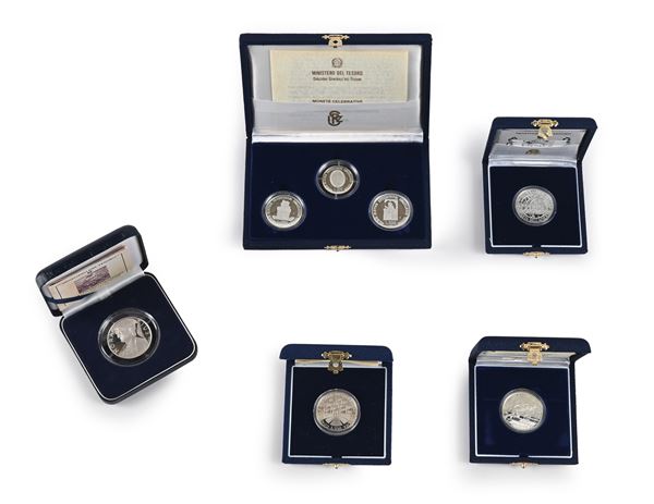 Lotto composto da 4 pezzi da 500 Lire Proof 1985, 1987, 1990, 1993 + 1 Trittico Proof 1988 (500, 200 e 100 Lire) Repubblica Italiana  - Asta Numismatica - Casa d'Aste Arcadia