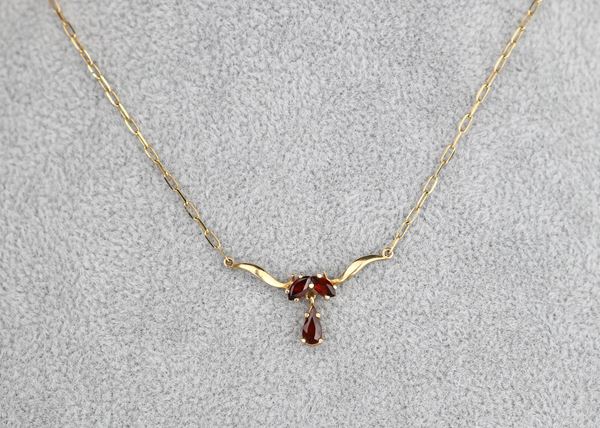 Girocollo in oro e pietre rosse