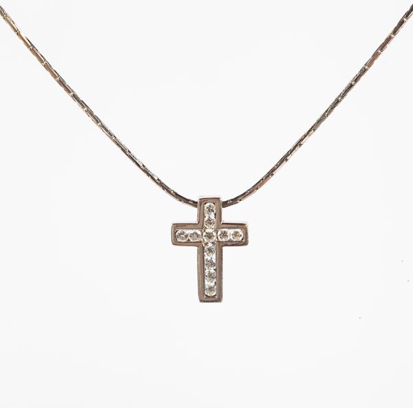 Pendente a croce in oro e brillanti