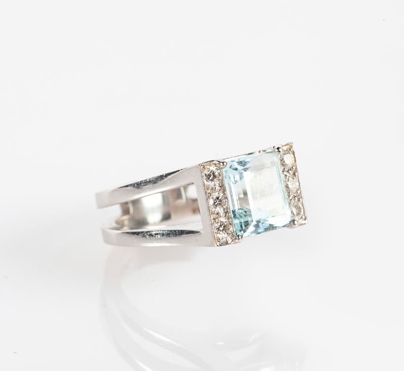 Anello in Oro, Acquamarina e Brillanti