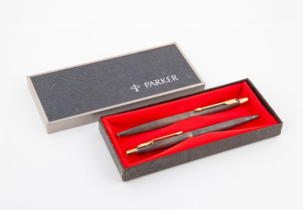 Parker 75 Ciselè - Coppia di penne a sfera in argento sterling 925/000 con particolari in metallo dorato