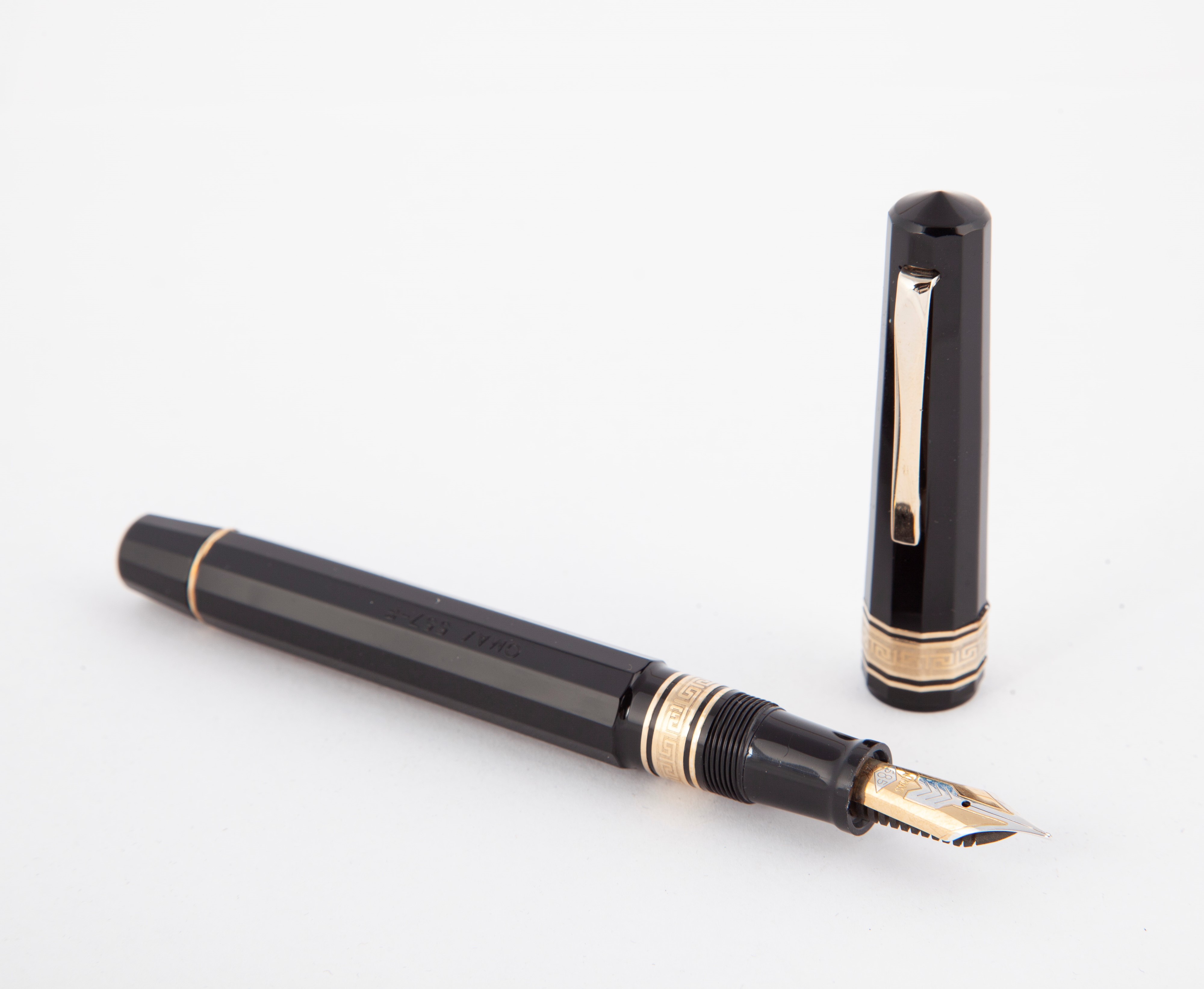 Omas 557 F - Penna Stilografica a Pistone in Celluloide Nera con Particolari in Metallo Placcato ...