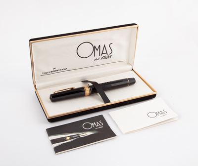 Omas 1930 Gentleman - Penna Stilografica a Pistone in Celluloide Nera con Particolari in Metallo ...