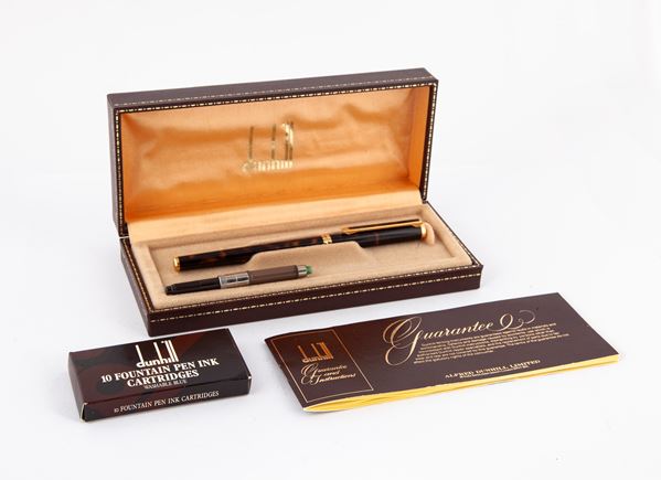 Dunhill - Penna stilografica in celluloide con particolari in metallo dorato