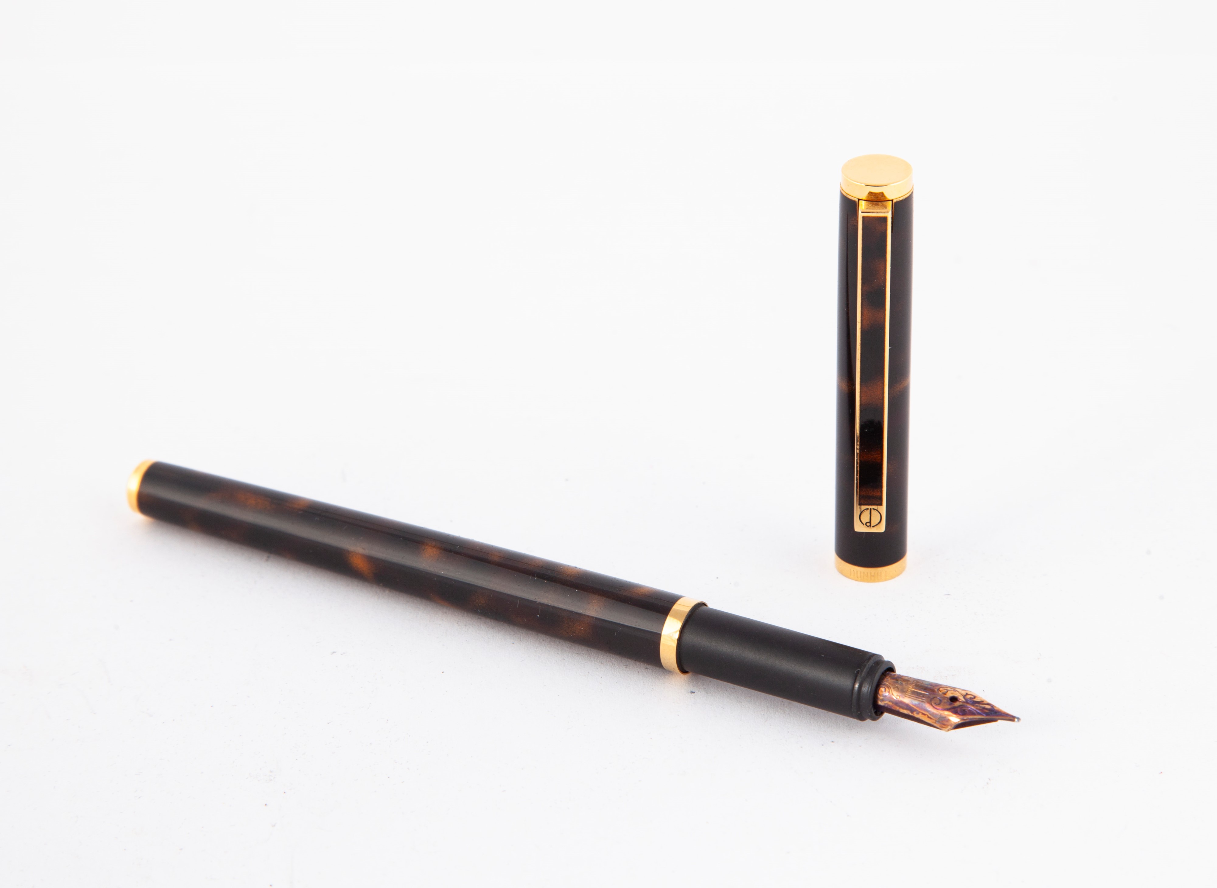 Dunhill - Penna Stilografica in Celluloide con Particolari in Metallo Dorato