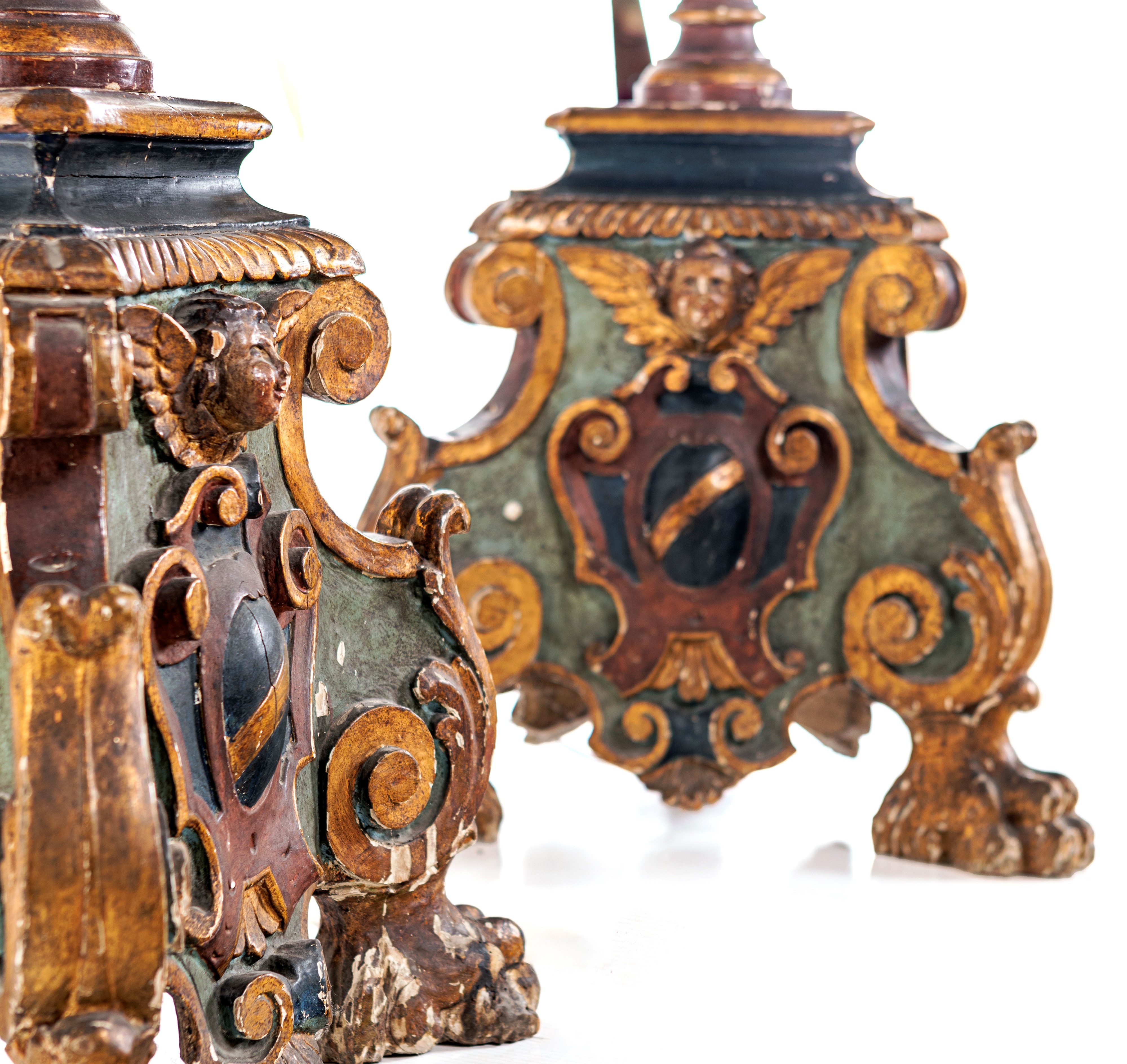 Coppia di Grandi Torciere in Legno Laccato e Dorato, XIX Secolo