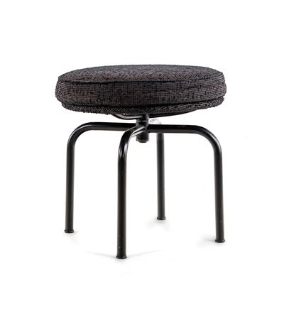 Sgabello Lc8 di Charlotte Perriand per Cassina