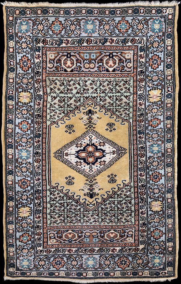 Piccolo tappeto orientale beige, celeste e nero