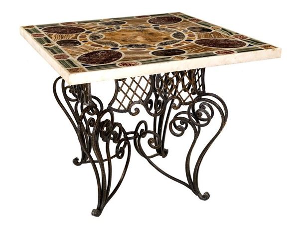 PIANO CON INTARSI DI MARMO AFRICANO, ONICE, CIPOLLINO, BIANCO E NERO DI AQUITANIA, SEMESANTO, E VARI ALABASTRI