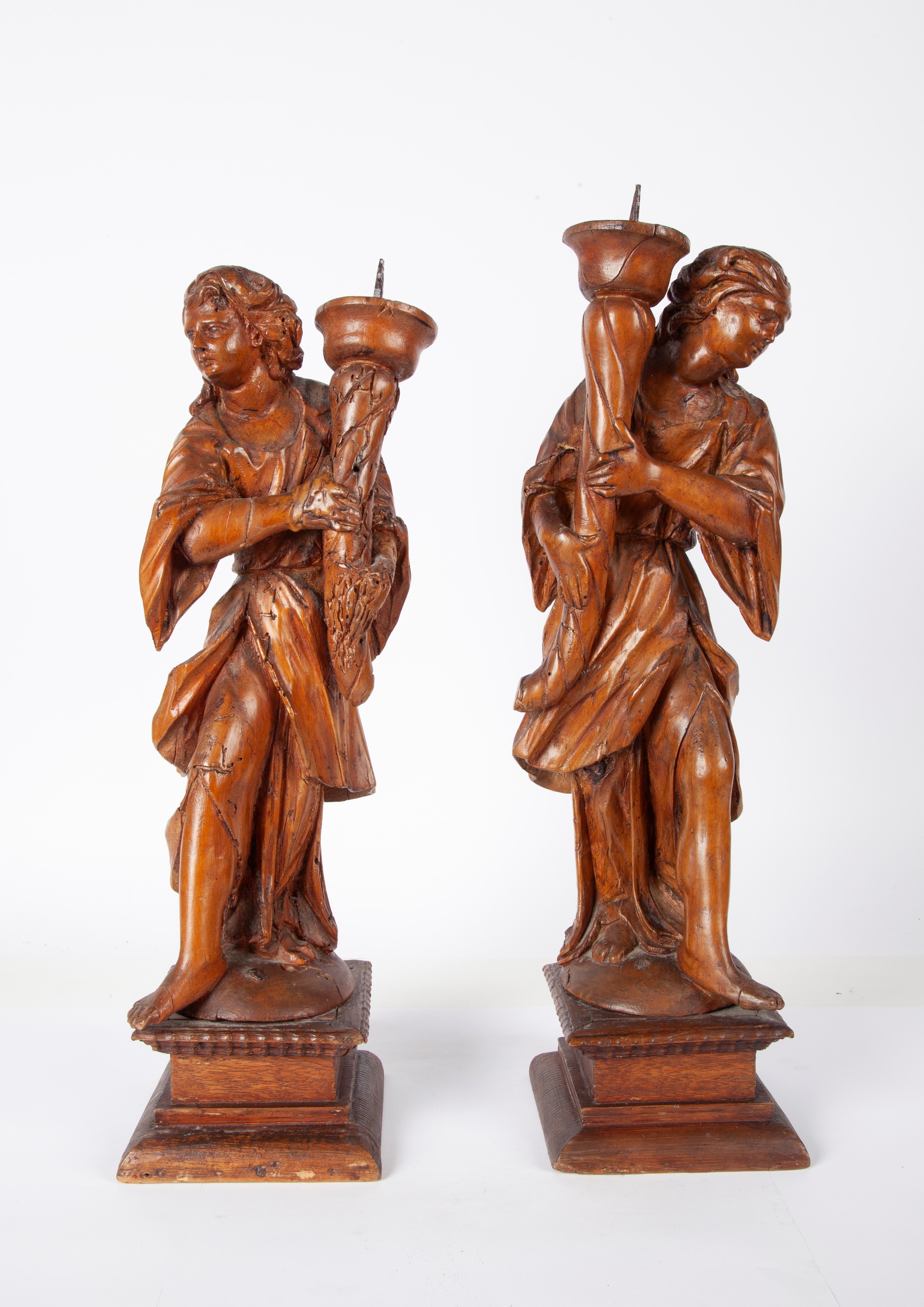 Coppia di Angeli Reggicero in Legno, Veneto, XVII Secolo