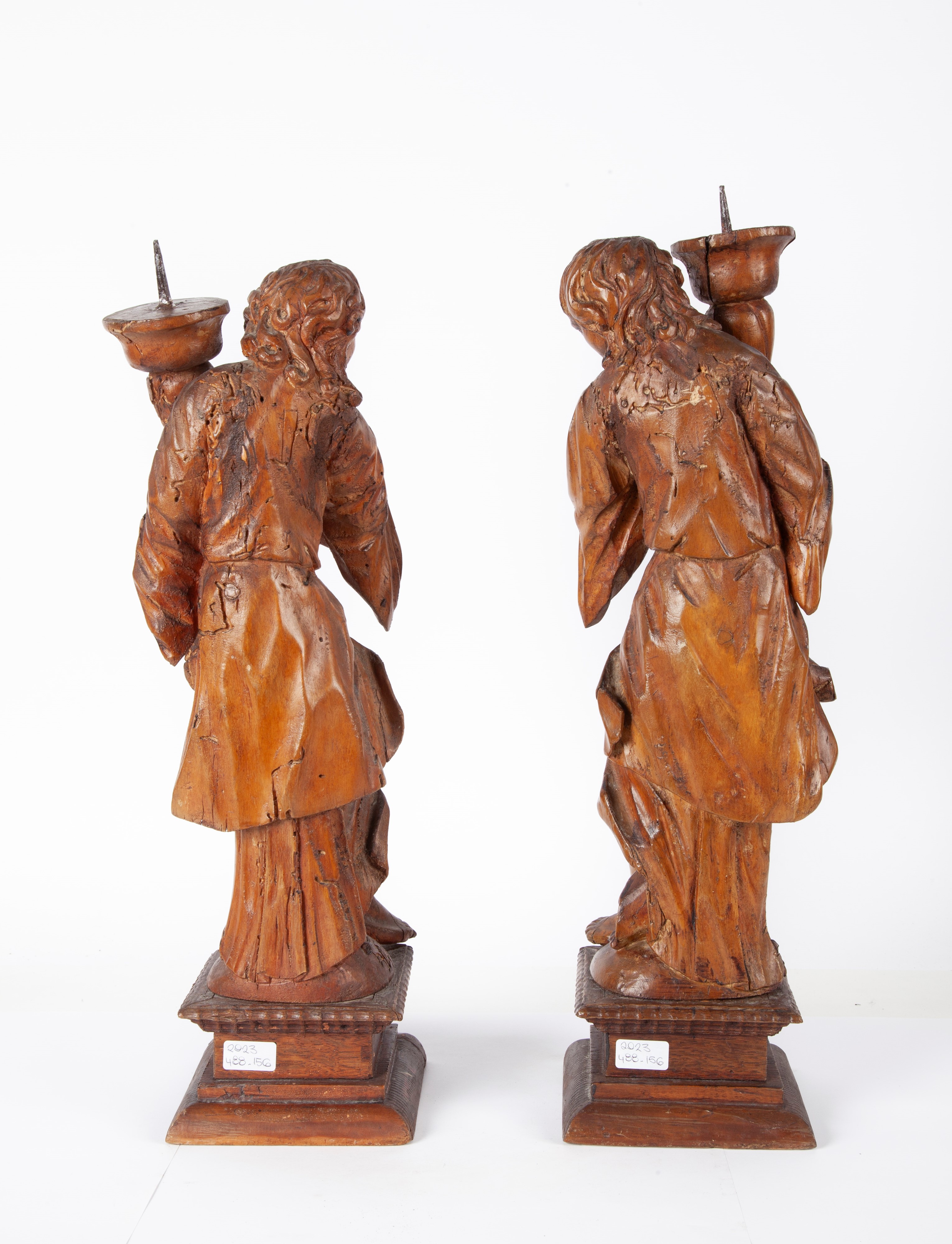 Coppia di Angeli Reggicero in Legno, Veneto, XVII Secolo