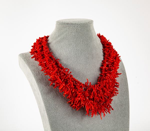 Collana in corallo a 6 fili