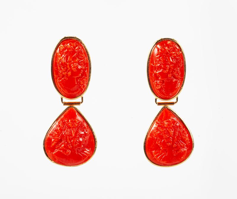 Coppia di Orecchini in Oro e Corallo Rosso