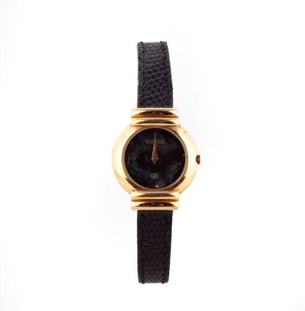 Gucci 5300 - Orologio da polso al quarzo da donna in metallo dorato con quadrante nero