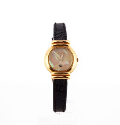 Gucci 5300 - Orologio da Polso al Quarzo da Donna in Metallo Dorato con Quadrante in Madreperla