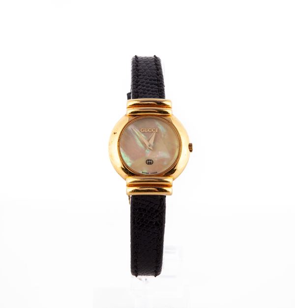 Gucci 5300 - Orologio da polso al quarzo da donna in metallo dorato con quadrante in madreperla