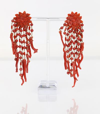 Coppia di Orecchini in Oro e Corallo Rosso