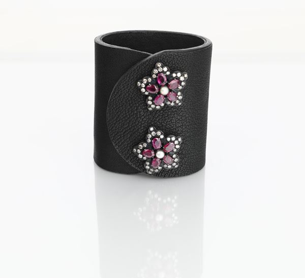 Bracciale in pelle argento, diamanti e rubini