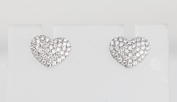 Coppia di orecchini a cuore in oro e brillanti