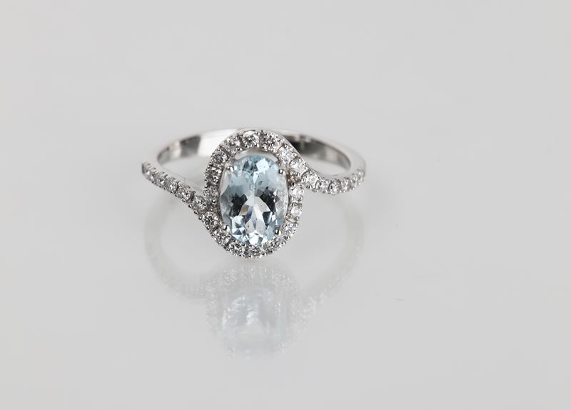 Anello in Oro, Acqua Marina e Brillanti