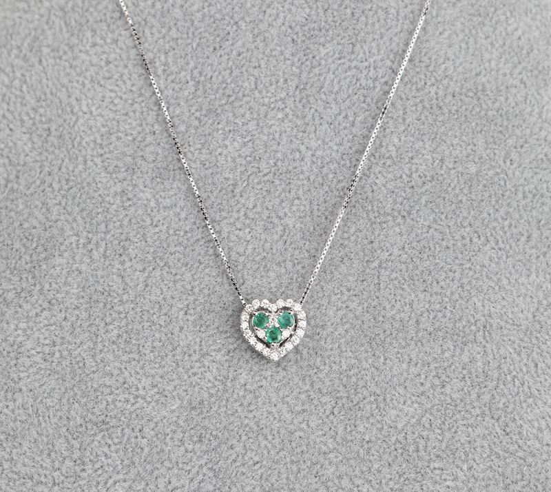 Pendente a Cuore in Oro, Brillanti e Smerldi