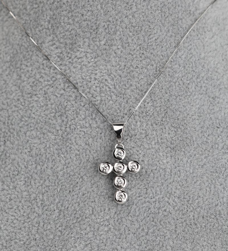 Pendente a Croce in Oro e Brillanti