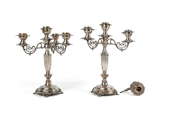 Coppia di candelabri in argento a quattro luci, Francia (?), XIX secolo