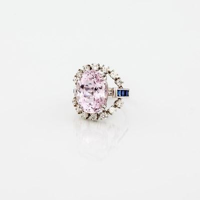 Anello in Oro Bianco con Kunzite