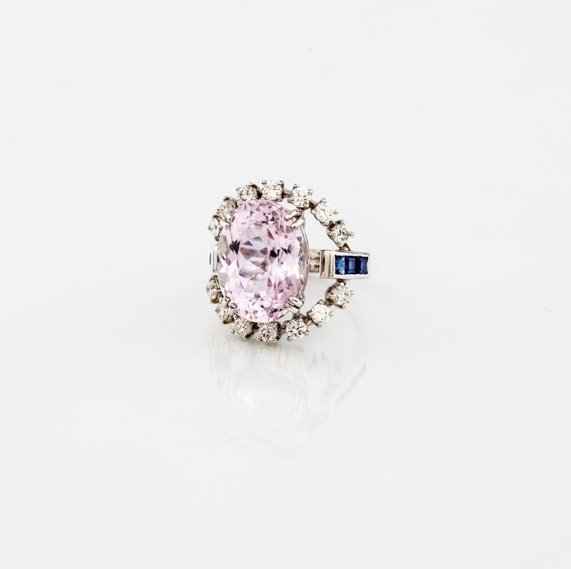 Anello in Oro Bianco con Kunzite