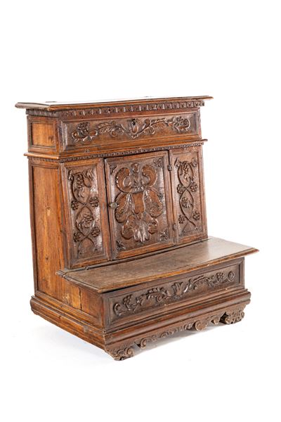 Inginocchiatoio in Legno Intagliato, XVII Secolo
