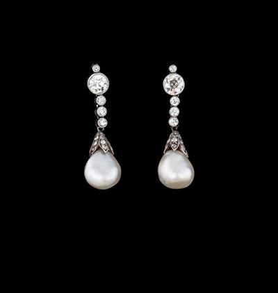 Orecchini in Oro Bianco con Diamanti e Perle