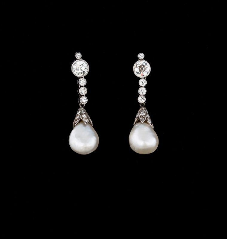 Orecchini in Oro Bianco con Diamanti e Perle