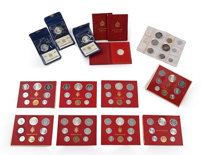 Lotto di Monete: 8 Serie di Paolo Vi, 3 Monete da 500 Lire Sede Vacante 1978 Città del Vaticano; ...