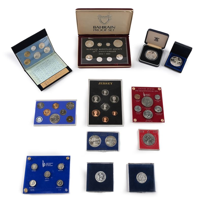 Lotto di Monete: 7 Serie (bahrein, Jersey, Giappone, Usa, Corea del Sud, Ungheria), 2 Monete (5 D...