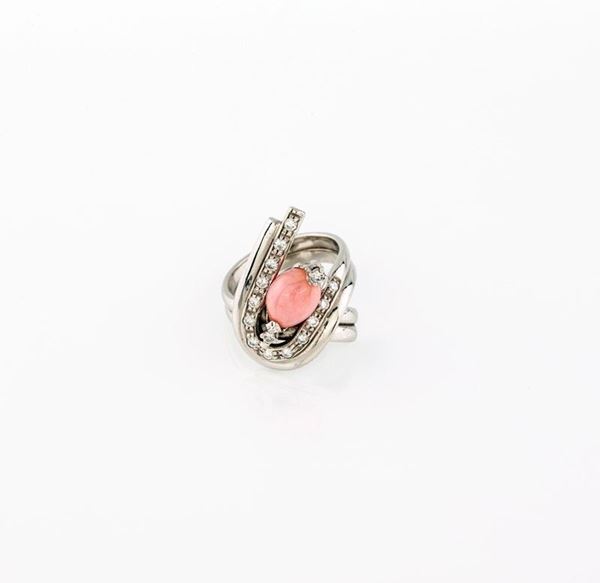 ANELLO IN PLATINO CON PERLA CONCH CT 5,00