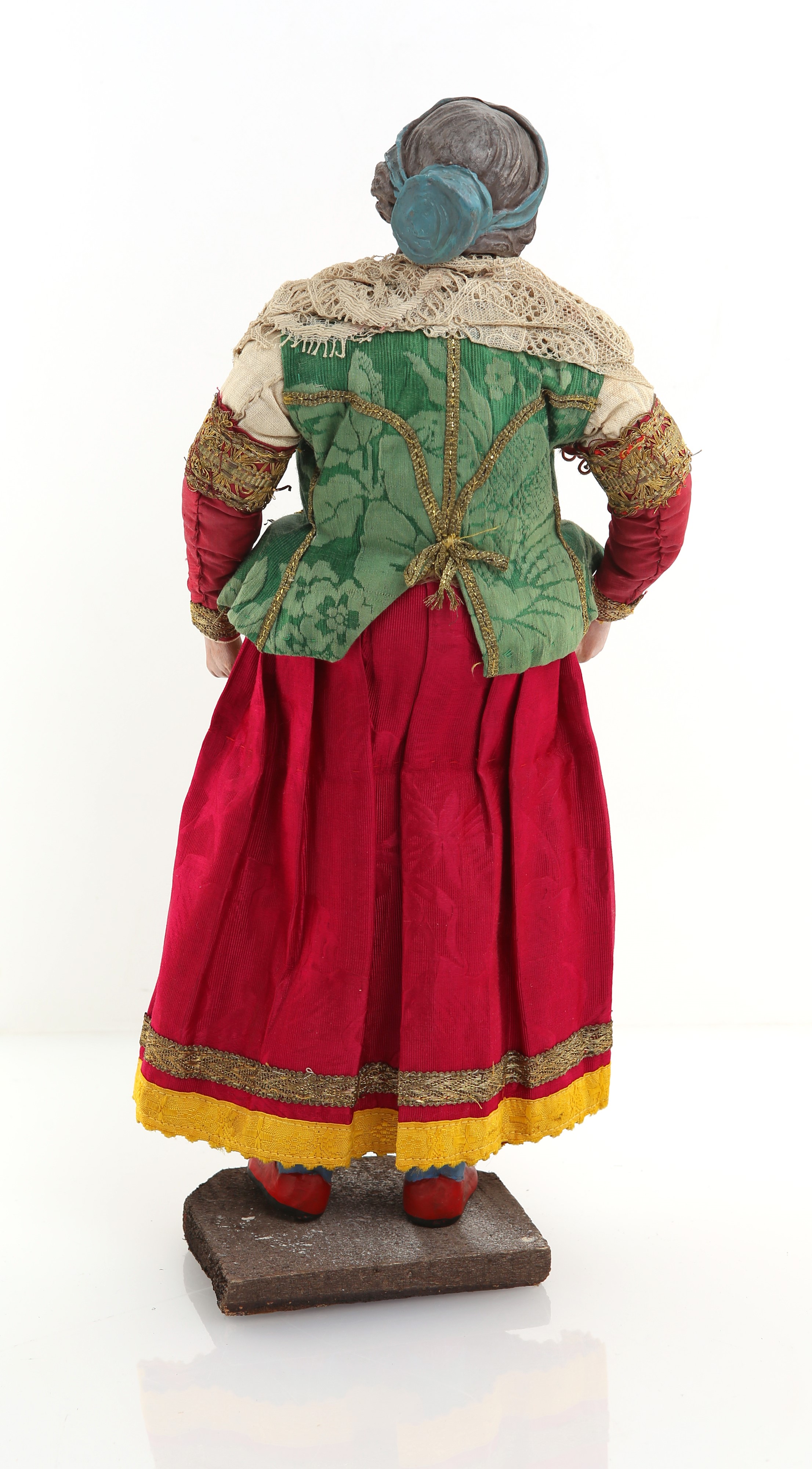 Vecchia procidana con chignon e cuffia azzurra