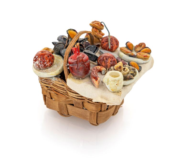 Cesta con Stoviglie, Pesci e Molluschi