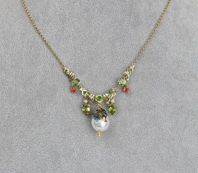 Collana in Oro, Brillanti, Perla, Peritoti e Smalti