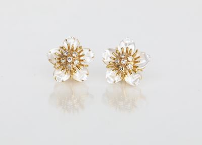 Coppia di Orecchini in Oro, Madreperla e Brillanti