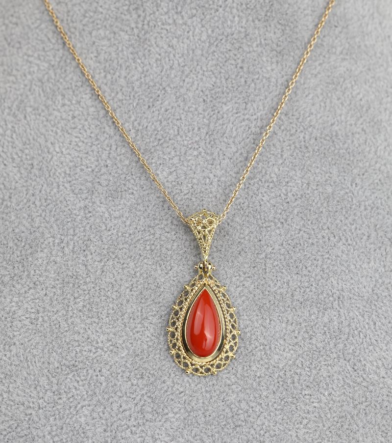 Pendente in Oro e Corallo