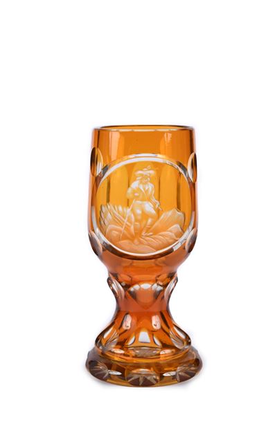 Bicchiere Biedermeier in Vetro Giallo con Figura di Cacciatore, Boemia, Metà del XIX Secolo