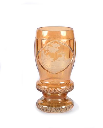 Bicchiere Biedermeier in Vetro Giallo con Figura di Cervo, Boemia, Metà del XIX Secolo