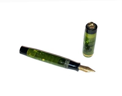 Omega - Piccola Penna Stilografica Vintage in Celluloide con Particolari in Metallo Placcato in O...