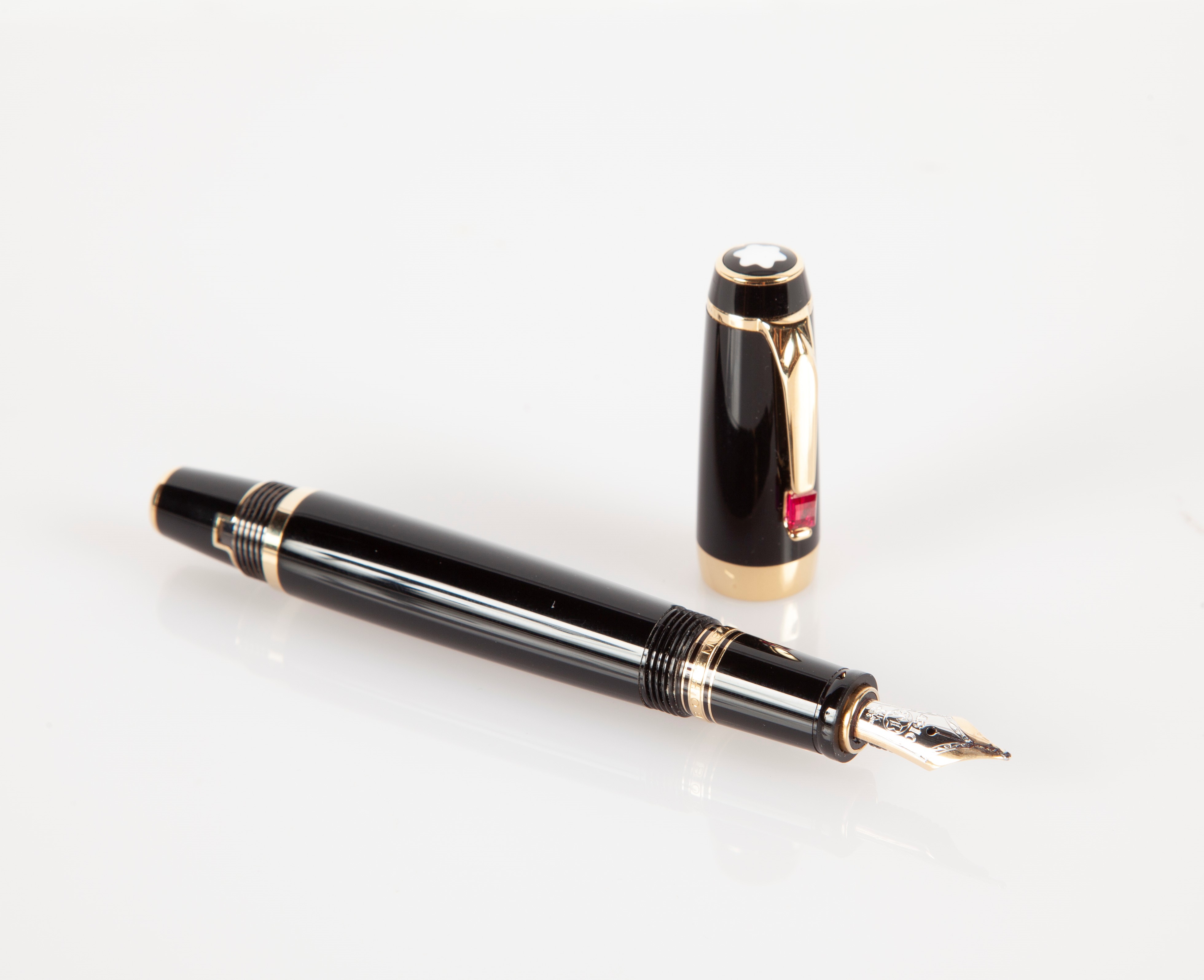 Montblanc Boheme Rouge - Penna Stilografica con Pennino Retrattile in Vernice Nera e Finiture Lam...