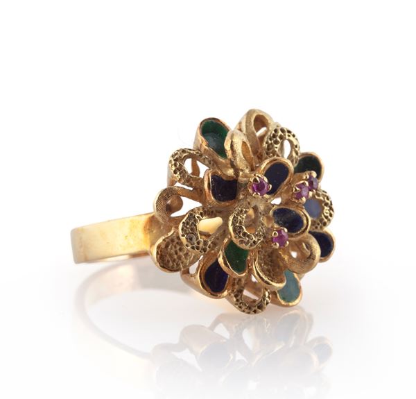 Anello a fiore in oro, smalti e rubini