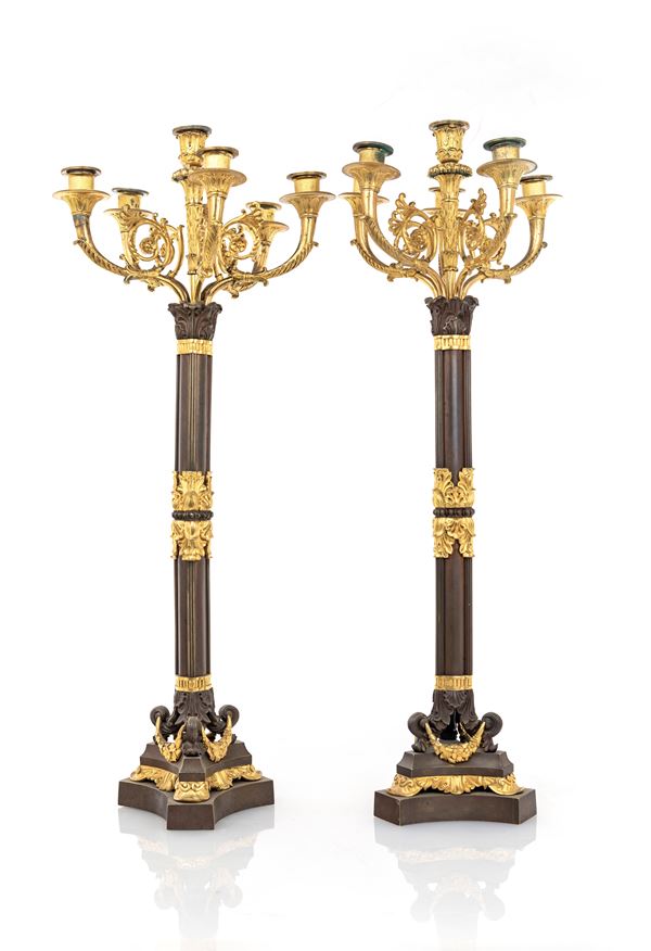 Coppia di candelabri a sei luci in bronzo dorato e brunito, Francia, XIX secolo