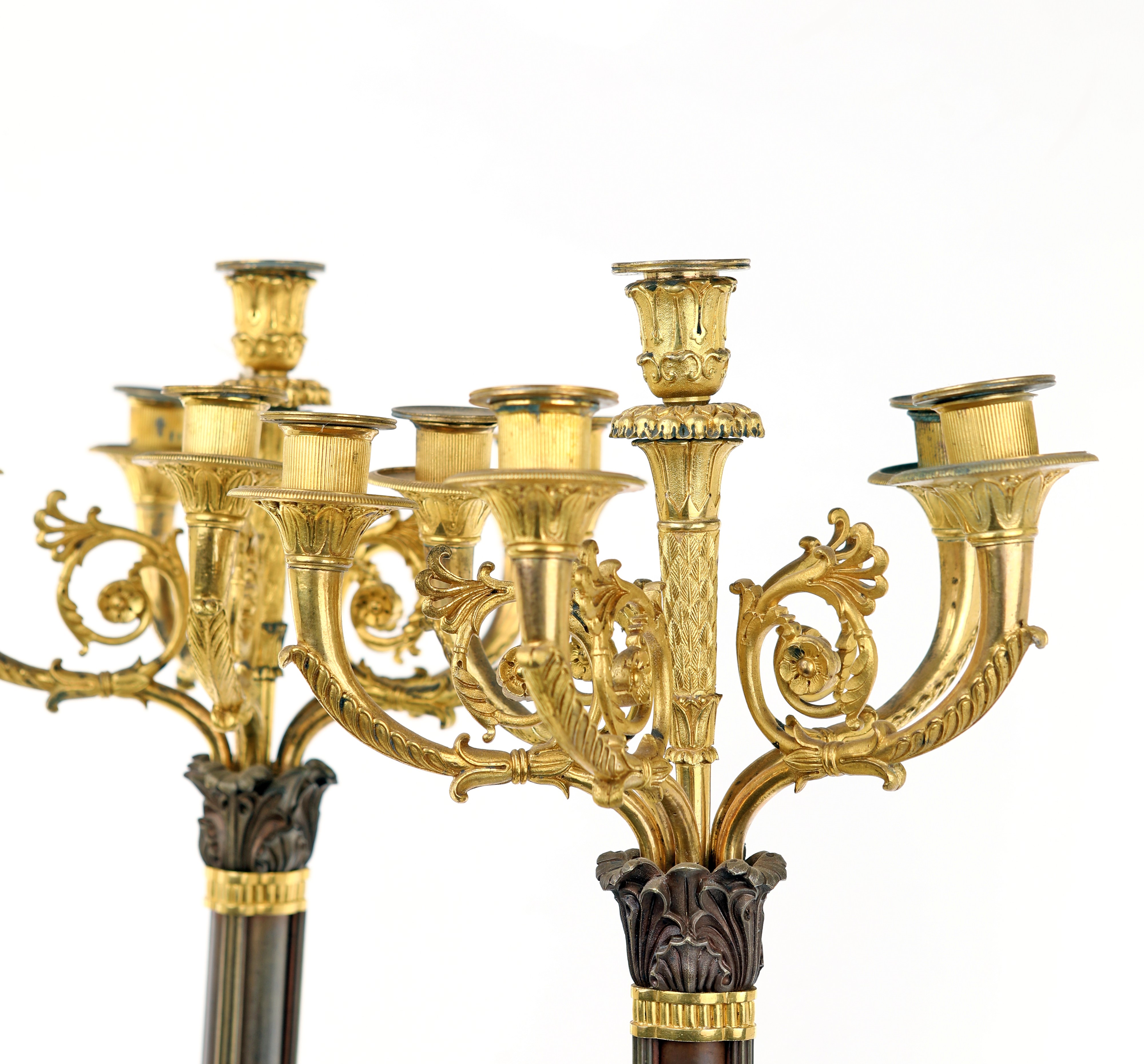 Coppia di Candelabri a Sei Luci in Bronzo Dorato e Brunito, Francia, XIX Secolo