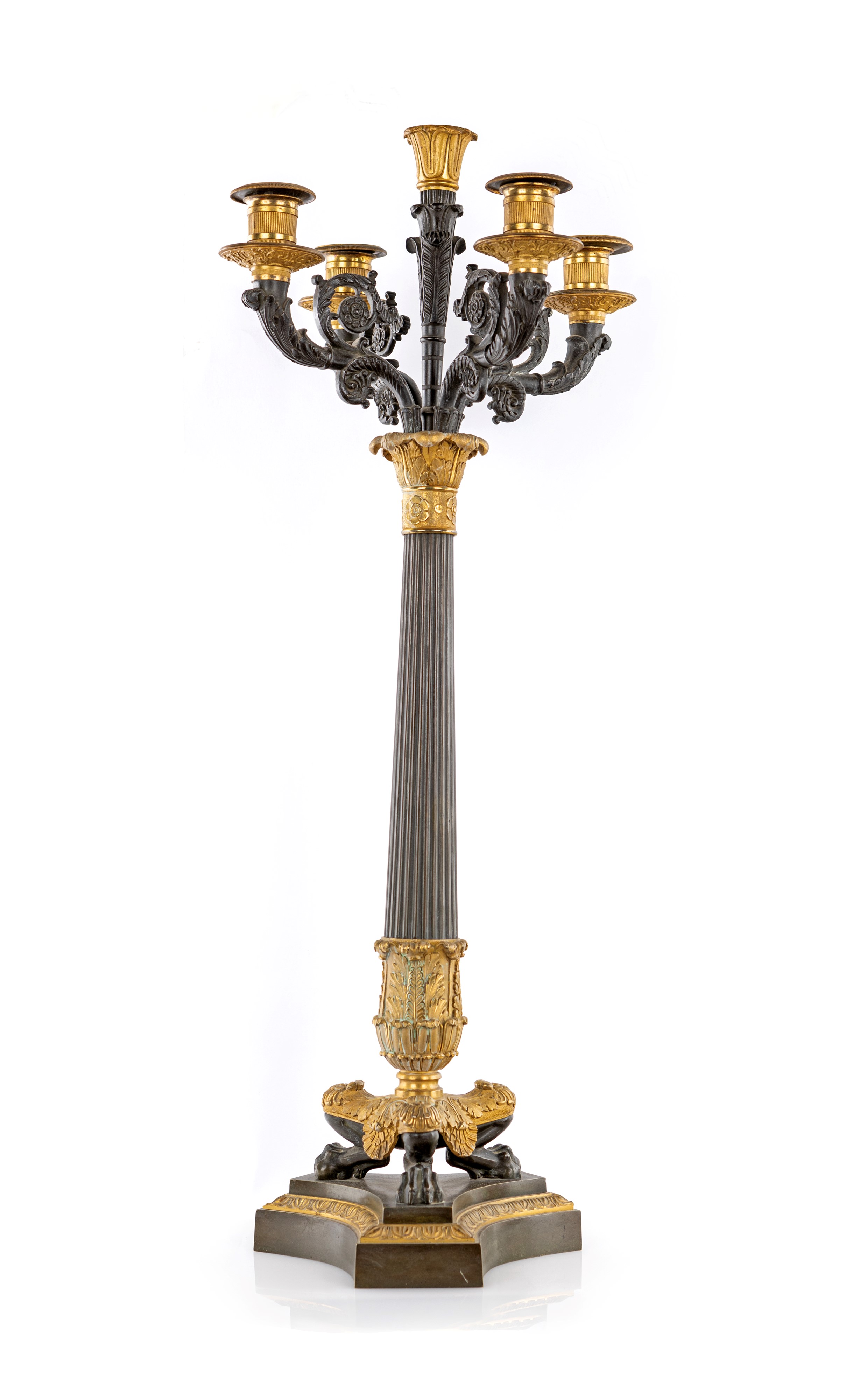 Coppia di Candelabri in Bronzo Brunito e Dorato a Cinque Luci, XIX Secolo