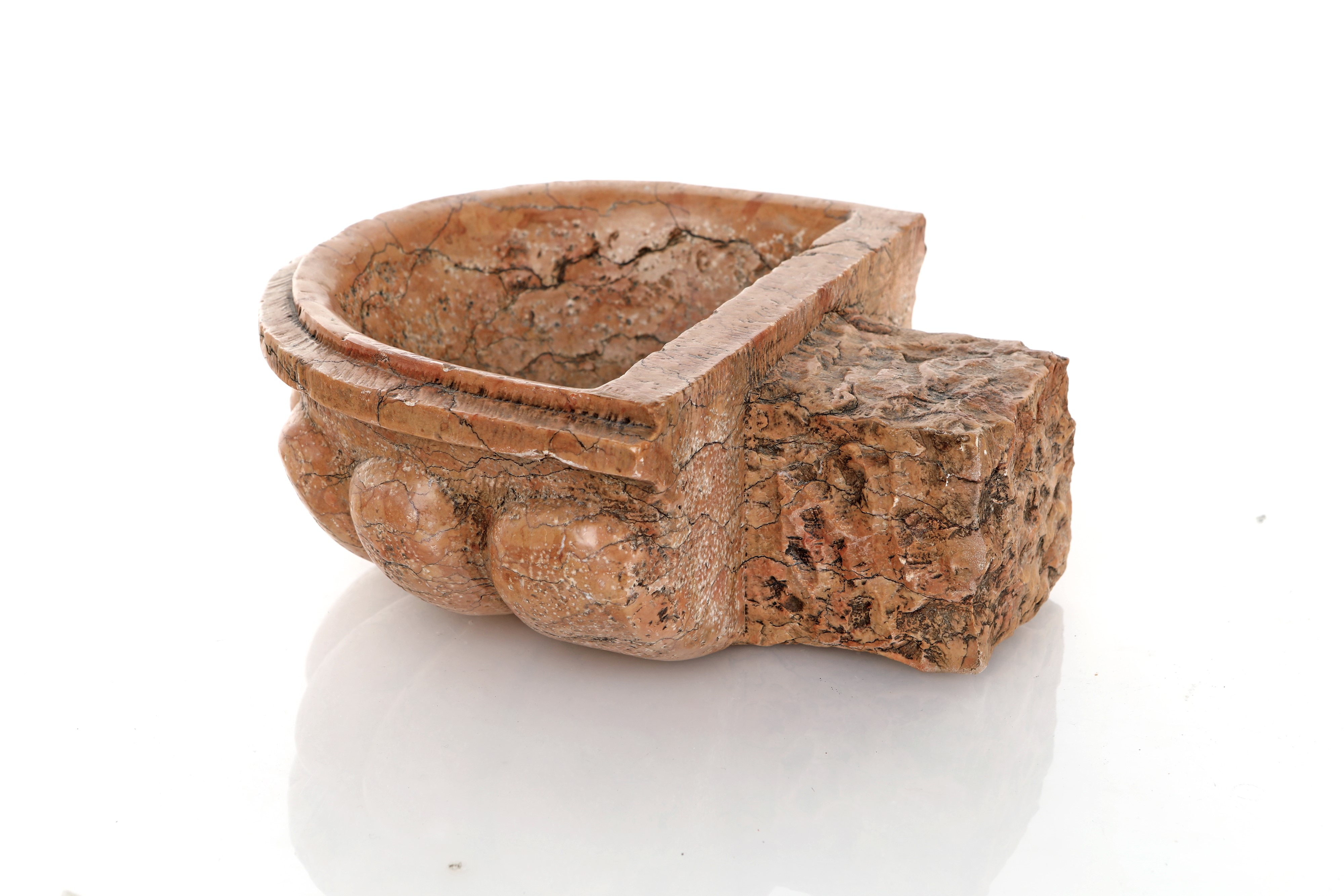 Piccola Acquasantiera da Muro in Marmo Rosso di Verona