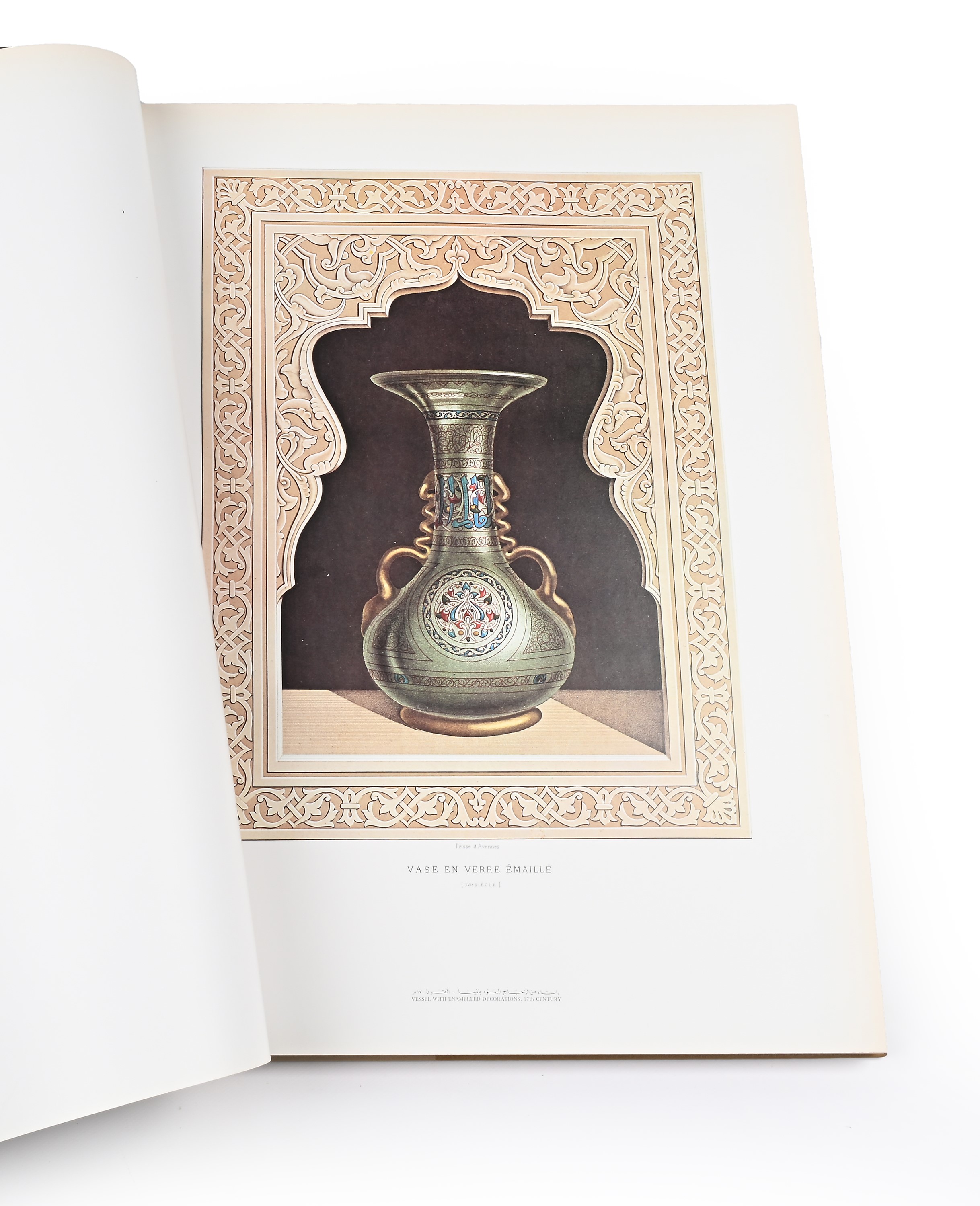 3 volumi contenenti tavole in b/n e a colori di monumenti ed architetture islamiche